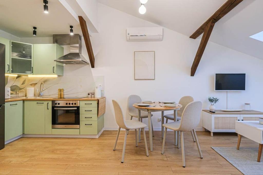 크라쿠프 Cozy Loft Under The Wawel Sky 아파트 외부 사진