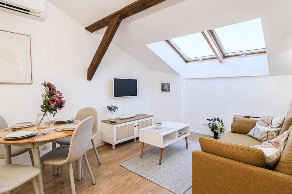 크라쿠프 Cozy Loft Under The Wawel Sky 아파트 외부 사진